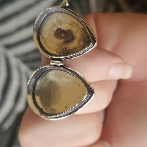 New Tsavorite 925 Silver Hearts Poison Ring. - Picture 10 of 16